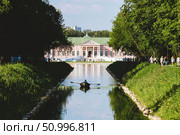 Palace of the Kuskovo estate and canal to Bolshoy Dvortsovy pond. Редакционное фото, фотограф Константин Григорьев / Фотобанк Лори