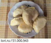 Fluffy dumplings with stuffing, dough with meat and potatoes. delicious food. background for the design. Стоковое фото, фотограф Алёна Мостович / Фотобанк Лори