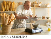 man sifting and weighing flour. Стоковое фото, фотограф Татьяна Яцевич / Фотобанк Лори