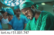 Surgeon performing delicate procedure in operating room during night shift in hospital. Стоковое AI-видео, аниматор Сергей Толмачёв / Фотобанк Лори