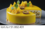 Delicious passion fruit mousse cake rotating on black background. Стоковое AI-видео, аниматор Юрий Поздников / Фотобанк Лори