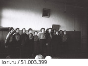 Концерт самодеятельности в деревенской школе, 1950-е годы. Хоровое пение. Стоковое фото, фотограф Retro / Фотобанк Лори