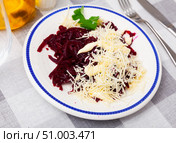 Salad of grated boiled beets with cheese, mayo and greens. Стоковое фото, фотограф Яков Филимонов / Фотобанк Лори
