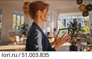 Professional woman in modern workspace brainstorming ideas and utilizing digital device in bright natural light during afternoon hours. Стоковое AI-видео, аниматор Сергей Толмачёв / Фотобанк Лори