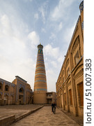Islam Khodja Minaret and Madrasah in the Itchan Kala (2022 год). Редакционное фото, фотограф Юлия Белоусова / Фотобанк Лори