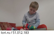 Young child playing with colorful modeling clay. Стоковое видео, видеограф Константин Шишкин / Фотобанк Лори