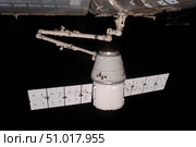 The SpaceX Dragon cargo craft in the grasp of the Candarm2. Стоковое фото, фотограф Stocktrek Images, Inc. / ТАСС / Фотобанк Лори