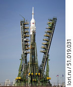 The Soyuz rocket is erected into position at the launch pad at the Baikonur Cosmodrome in Kazakhstan (2009 год). Стоковое фото, фотограф Stocktrek Images, Inc. / ТАСС / Фотобанк Лори