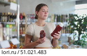 Girl hold bottle, choose and buy ketchup in store. Стоковое видео, видеограф Яков Филимонов / Фотобанк Лори