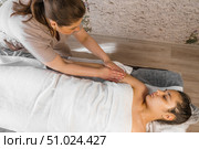 Decontracting hand massage to relieve tension and pain. Spa, health and relaxation concept. Стоковое фото, фотограф Владислав Тригуб / Фотобанк Лори