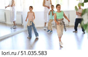 Active children practicing hip-hop dance in training hall during group dancing classes. Стоковое видео, видеограф Яков Филимонов / Фотобанк Лори