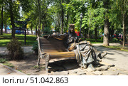 Памятник Бабе Яге. Редакционное фото, фотограф Ирина / Фотобанк Лори