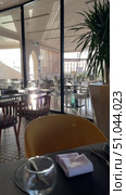 Luxury Arabian resort Empty tables and chairs along white buildings Round tables and chairs at an open-air restaurant An empty cafe, restaurant terrace in an urban environment amid-st lush vegetation greenery. Seating, vintage tables and chairs served for guests. Luxurious reception table Tableware on tablecloths.Interior of restaurant with orange chairs, tables, brick walls. Empty eatery features bar counter, loft design, modern lighting, large windows. Cafe is ready to serve food, beverages for clients. Стоковое видео, видеограф Zita Khasanova / Фотобанк Лори