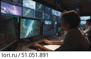 Monitoring environmental changes from a control center with multiple screens and analysts in action. Стоковое AI-видео, аниматор Сергей Толмачёв / Фотобанк Лори