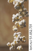 A Cinematic Close-Up of Falling Popcorn: A Visual Delight Capturing the Unique Texture and Movement of this Beloved Snack in Motion. Стоковое AI-видео, аниматор Владимир Федоров / Фотобанк Лори