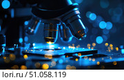bioluminescence glowing effect on microscope ai generated. Стоковое AI-изображение, AI-художник Vectorwin / Фотобанк Лори