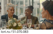 A group of women engage in a discussion while seated around a table, sharing ideas and thoughts. Стоковое AI-видео, аниматор Данила Большаков / Фотобанк Лори