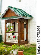 Gorokhovets, Russia - 07.20.2025. Wooden Porch with Floral Decorations in Sretensky Monastery. Стоковое фото, фотограф Ольга Губская / Фотобанк Лори