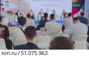 Audience attending a professional panel discussion at a corporate conference event. Стоковое видео, видеограф Антон Гвоздиков / Фотобанк Лори