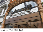 Jimmy Choo Luxury Boutique Storefront with Logo Signage. London, UK, 8 June 2024. Редакционное фото, фотограф Zydrius Tartenis / Фотобанк Лори