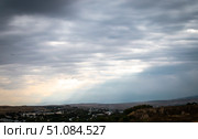 Overcast sky with dark clouds. Dark sky before a thunder-storm. The gray cloud background before rain. Стоковое фото, фотограф Feruza Tashmetova / Фотобанк Лори