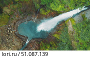 Catarata del Toro epic waterfall flowing into turquoise basin in Costa Rica. Стоковое видео, видеограф Ольга Сухарева / Фотобанк Лори