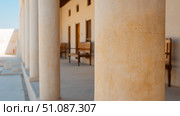 Ras Al Khaimah, UAE – 14.04.2025: The desert coastal town (ghost town) of Jazeera Al Hamra includes a fort, three schools, an open-air market and mosques nestled between hundreds of villas. Стоковое фото, фотограф Feruza Tashmetova / Фотобанк Лори