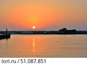 Sunrise over the port of Yalta (2017 год). Редакционное фото, фотограф Александр Карпенко / Фотобанк Лори