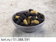 Ripe sweet juicy black and white mullberry. Стоковое фото, фотограф Андрей Старостин / Фотобанк Лори