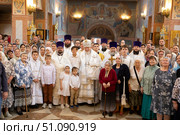 Большой приход Реутовского Троицкого собора на общей фотографии. Редакционное фото, фотограф Дмитрий Неумоин / Фотобанк Лори