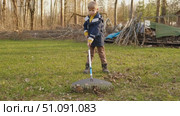 Boy Raking Up Autumn Leaves at the Home Backyard. Fall season. Seasonal garden yard work outside. Busy blonde child helps to mom gardening autumnal lawn. Cute kid learn planting. Young Raker. Chores. Стоковое видео, видеограф Марина Демидюк / Фотобанк Лори