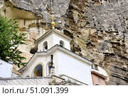 Успенский монастырь в скале, Чуфут Кале, Бахчисарай, Крым (2022 год). Стоковое фото, фотограф Дмитрий Сакретарев / Фотобанк Лори