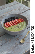 A Vibrant Smoothie Bowl Garnished with Fresh Strawberries, Blackberries, and Chia Seeds, Perfectly Arranged for a Healthy Breakfast Experience. Стоковое AI-видео, аниматор Владимир Федоров / Фотобанк Лори