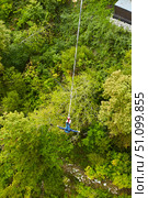 The flight of a man over the abyss on an elastic band. Jump on a ropejumping. Стоковое фото, фотограф Наталия Кирсанова / Фотобанк Лори