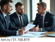 A group of businessmen and lawyers discusses contract documents, consultation. Стоковое AI-изображение, AI-художник ketpro.design / Фотобанк Лори