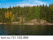 Lake Ladoga near the village Lumivaara on a sunny autumn day, Ladoga skerries, Lakhdenpokhya, Republic of Karelia, Russia. Стоковое фото, фотограф Ula Ulachka / Фотобанк Лори