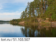 Lake Ladoga near the village Lumivaara on a sunny autumn day, Ladoga skerries, Lakhdenpokhya, Republic of Karelia, Russia. Стоковое фото, фотограф Ula Ulachka / Фотобанк Лори