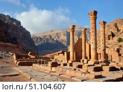 Petra great temple complex showing remaining columns and sandstone walls. Стоковое AI-изображение, AI-художник Иван Рябоконь / Фотобанк Лори