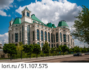 Здание театра оперы и балета в Астрахани (2021 год). Редакционное фото, фотограф Павел Просянов / Фотобанк Лори