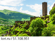 An old watchtower among the ruins of the abandoned mountain village of Kakhib on a mountainside. North Caucasus (2024 год). Стоковое фото, фотограф Константин Лабунский / Фотобанк Лори
