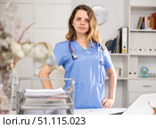 Portrait of therapist woman who is standing on her workplace in clinic. Стоковое фото, фотограф Яков Филимонов / Фотобанк Лори