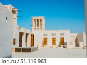 Ras Al Khaimah, UAE – 14.04.2025: The desert coastal town (ghost town) of Jazeera Al Hamra includes a fort, three schools, an open-air market and mosques nestled between hundreds of villas. Стоковое фото, фотограф Feruza Tashmetova / Фотобанк Лори