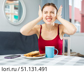 Screaming displeased young woman splashing out emotions. Стоковое фото, фотограф Яков Филимонов / Фотобанк Лори