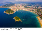 High view of San-Sebastian with Beach of La Concha and boats at sea. Стоковое фото, фотограф Яков Филимонов / Фотобанк Лори