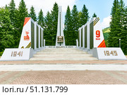 Мемориал падшим воинам, Парк Победы в Горно-Алтайске. Редакционное фото, фотограф Илья Лернер / Фотобанк Лори