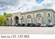 Улица Плющиха, дом 57, строение 1.  Москва. Россия. Редакционное фото, фотограф E. O. / Фотобанк Лори