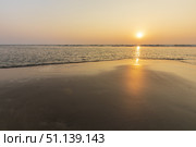 Sunset on Mandrem beach in Goa, India. (2018 год). Стоковое фото, фотограф Емельянов Евгений Викторович / Фотобанк Лори