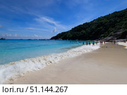 Beach on the Similan Islands on a sunny day. (2017 год). Редакционное фото, фотограф Емельянов Евгений Викторович / Фотобанк Лори