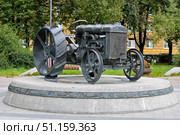 Санкт-Петербург. Памятник трактору "Фордзон-Путиловец". Редакционное фото, фотограф Александр Тарасенков / Фотобанк Лори