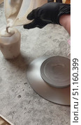 The process of making plaster products, handcrafted. Стоковое видео, видеограф Евгения Пархоменко / Фотобанк Лори